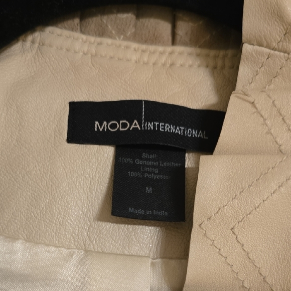 MODA INTERNATIONAL Cream Leather Jacket with Stand-Up Collar and Ruched Details - Picture 2 of 16